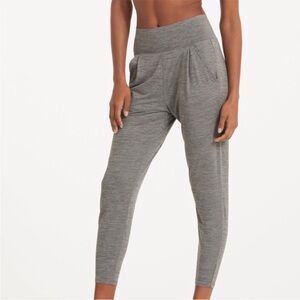 Vuori Lux At Ease Pants size XS NWOT